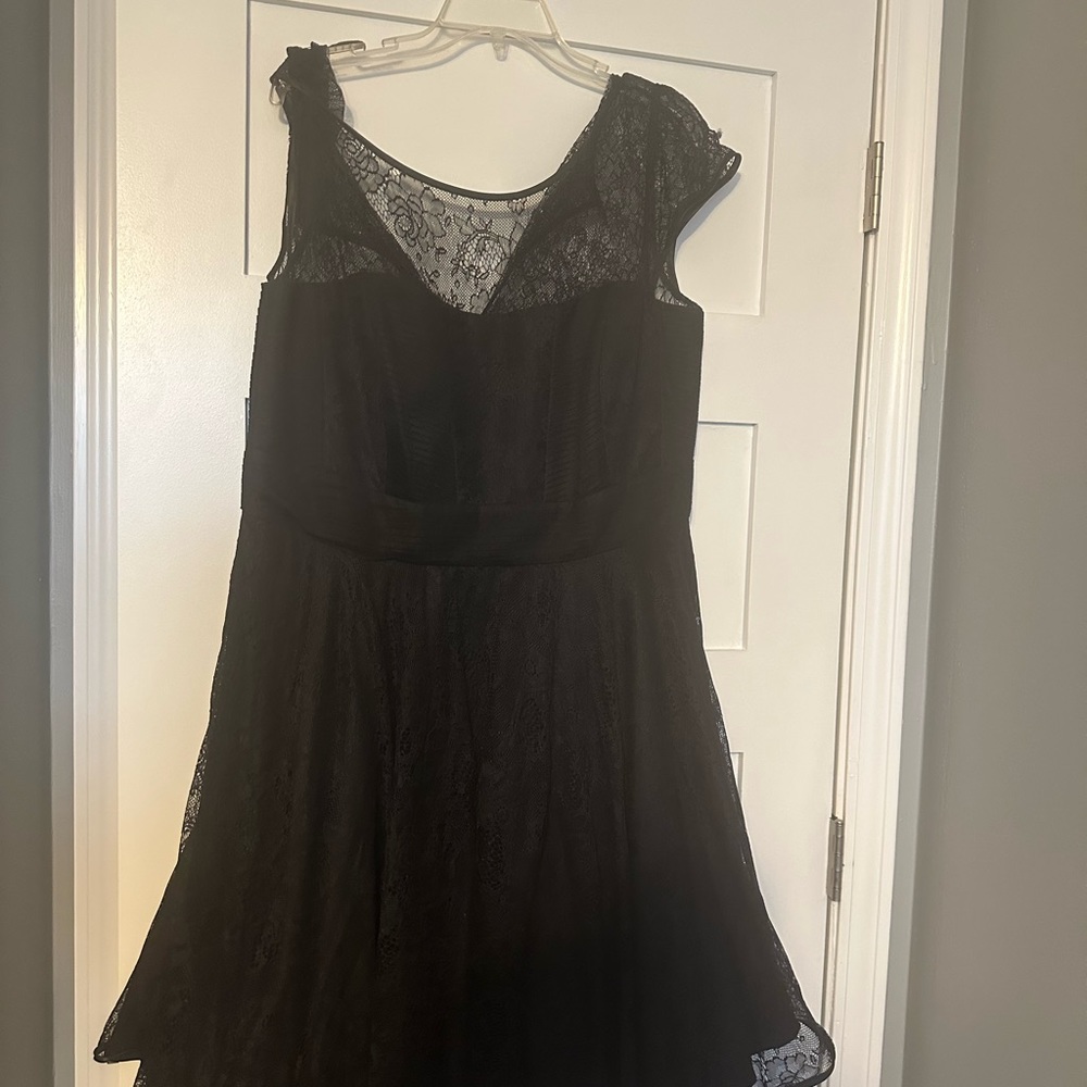 Black party/cocktail dress city chic and cute